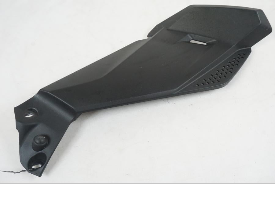 Höger sida på Bensintankskåpa från en BMW R 1250 GS -2021 motorcykel.