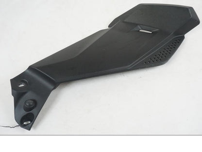 Höger sida på Bensintankskåpa från en BMW R 1250 GS -2021 motorcykel.