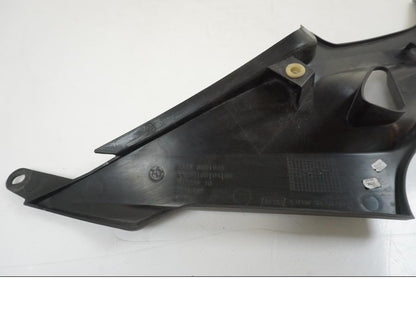 Snett nerifrån på Sidopanel från en BMW S 1000 R -2019 motorcykel.