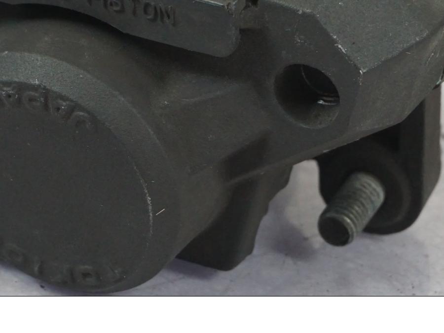 Baksidan på Bromsok från en Suzuki GSX 1300 RX -1999 motorcykel.