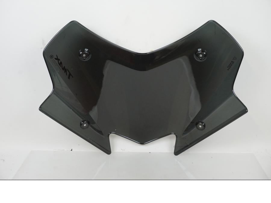 Snett uppifrån på Vindruta från en Yamaha T-MAX -2017 motorcykel.