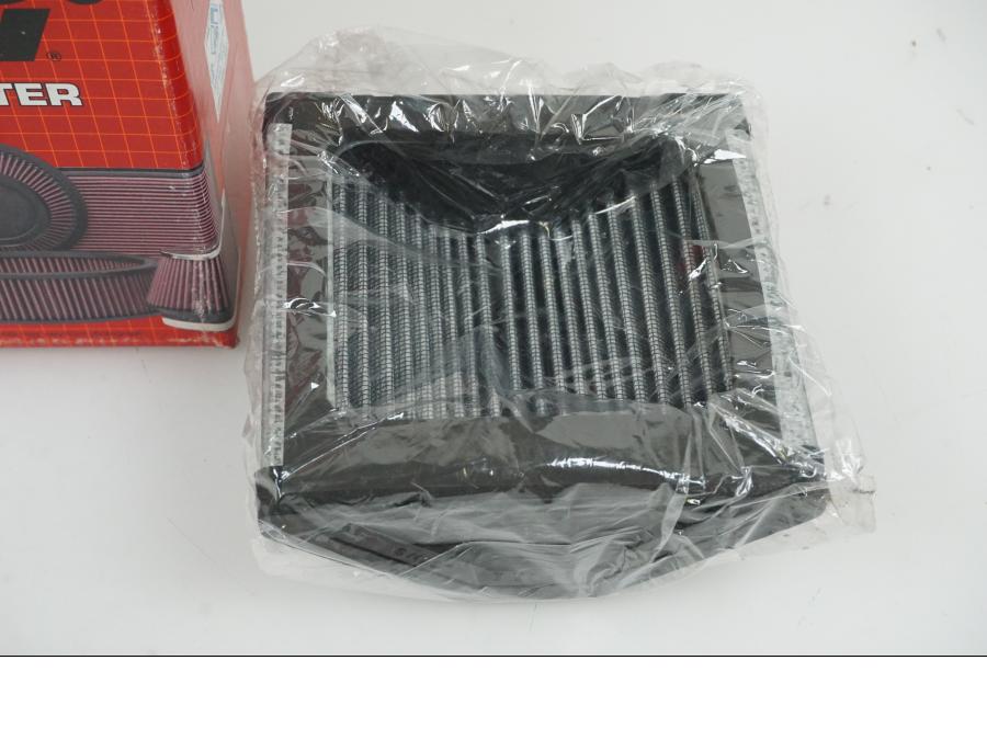 Baksidan på Luftfilter från en Yamaha FZ 600 -1988 motorcykel.