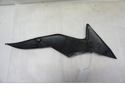 Baksidan på Sidopanel från en Suzuki SV 650 -2016 motorcykel.