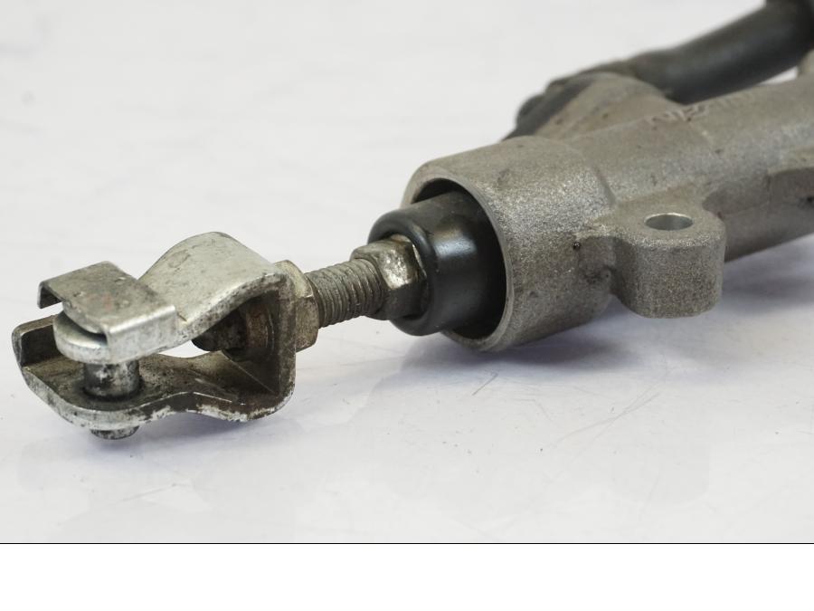 Höger sida på Bromshuvudcylinder från en Honda NT 700 -2008 motorcykel.