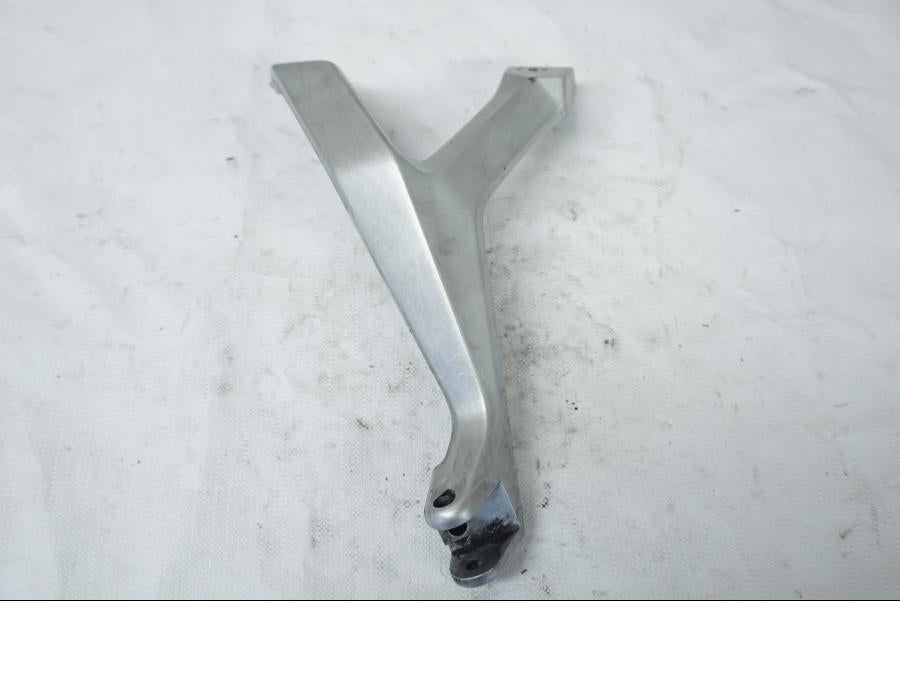 Höger sida på Fotpinnefäste från en Ducati 899 Panigale -2015 motorcykel.