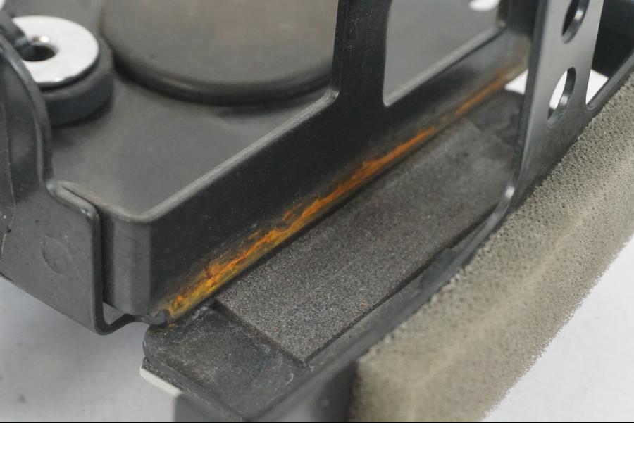 Höger sida på ABS Låda från en Yamaha MT-07 -2019 motorcykel.