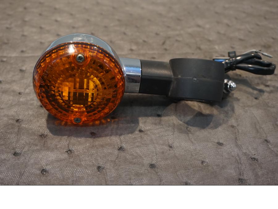 Framsidan på Blinkers från en Kawasaki VN 800 -1995 motorcykel.
