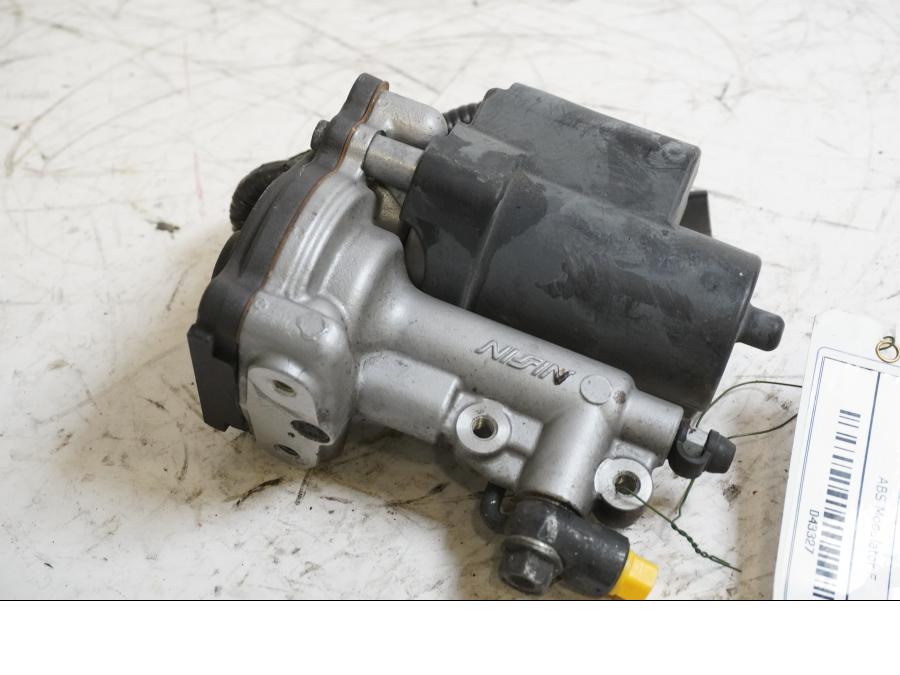 Framsidan på ABS Modulator från en Honda CBR 1000 RR -2009 motorcykel.