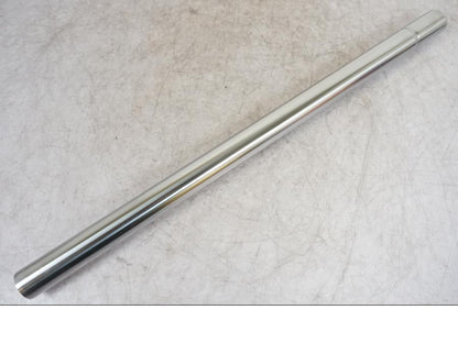 Snett nerifrån på Gaffelben från en Universal Honda CB 400 N -1980 motorcykel.