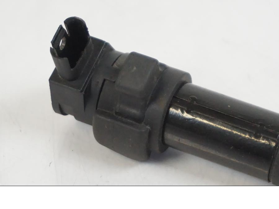 Höger sida på Tändspole från en BMW F 650 CS -2002 motorcykel.