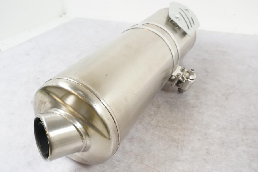 Baksidan på Ljuddämpare från en BMW F 800 R -2011 motorcykel.