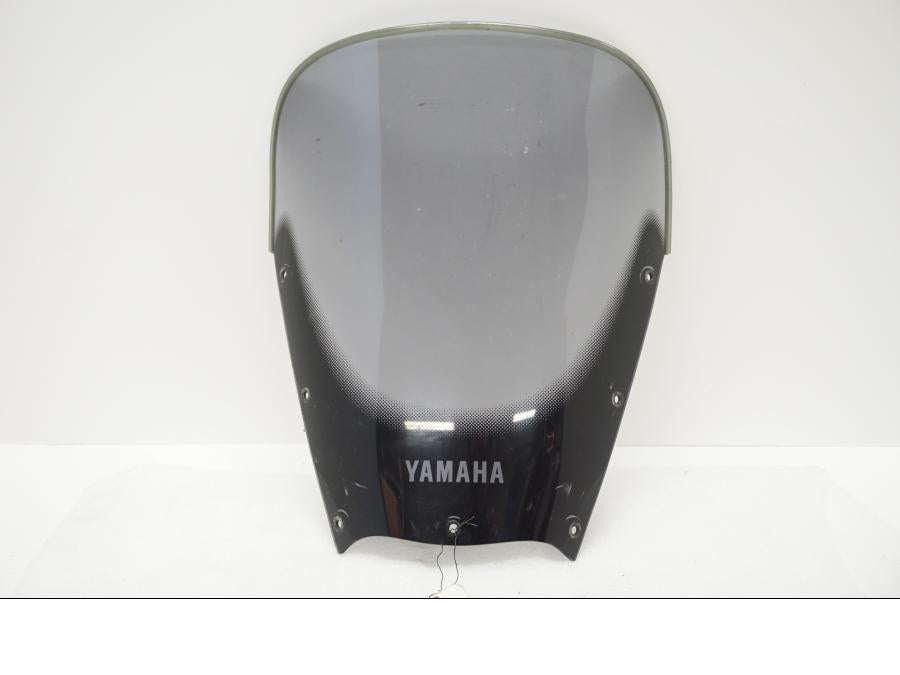 Framsidan på Vindruta från en Yamaha TDM 900 -2002 motorcykel.
