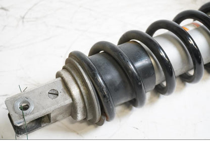 Baksidan på Stötdämpare från en Suzuki GSX-R 600 -2001 motorcykel.