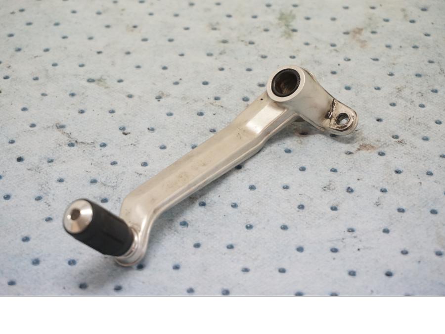 Framsidan på Bromspedal från en MV Agusta F3 675 -2014 motorcykel.