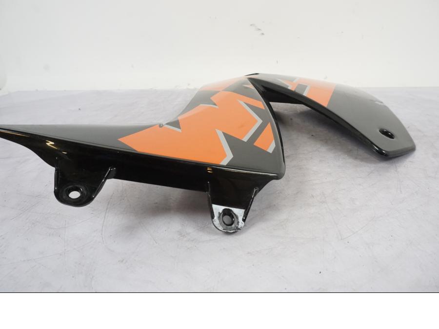 Snett uppifrån på Kylarvinge från en KTM 640 SM -2005 motorcykel.