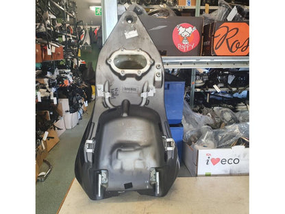 Extrabild1 på Bensintank från en Ducati 848 -2013 motorcykel.