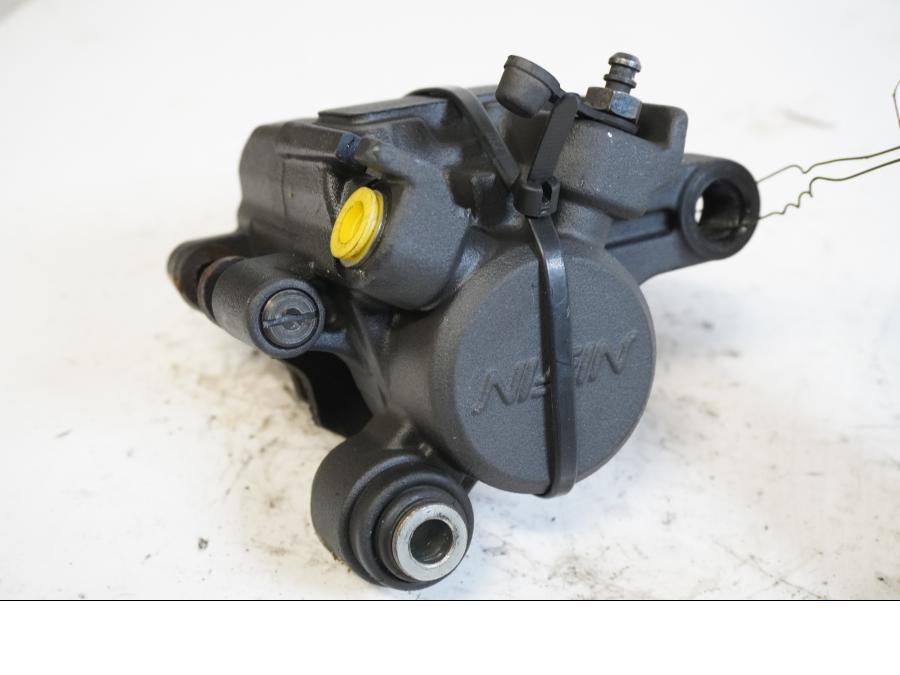 Framsidan på Bromsok från en Yamaha FZ1-SA -2008 motorcykel.