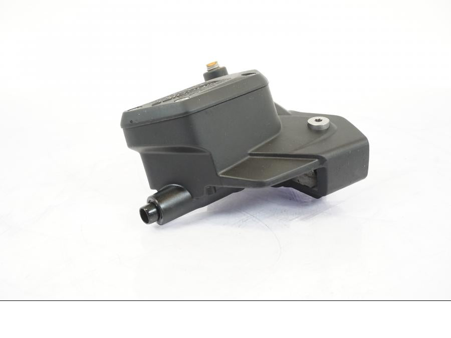 Vänster sida på Kopplingshuvudcylinder från en BMW R 1250 GS -2019 motorcykel.