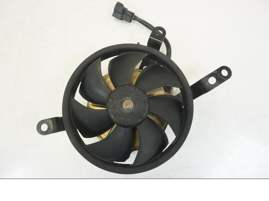 Framsidan på Vattenkylfläkt från en Yamaha YZF 1000 R1 -2004 motorcykel.