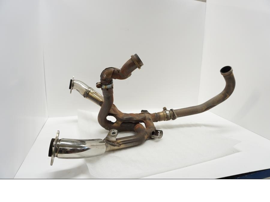 Baksidan på Grenrör från en Suzuki SV 1000 -2007 motorcykel.