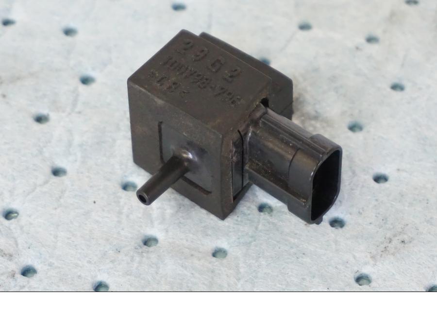 Höger sida på Mapsensor från en Suzuki GSX-R 1000 -2008 motorcykel.