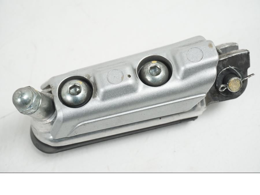 Vänster sida på Fotpinne från en Honda CB 650 F Hornet -2017 motorcykel.