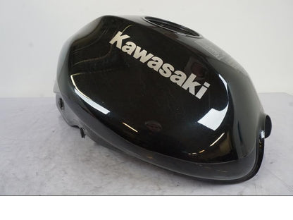 Framsidan på Bensintank från en Kawasaki ER-6F -2010 motorcykel.