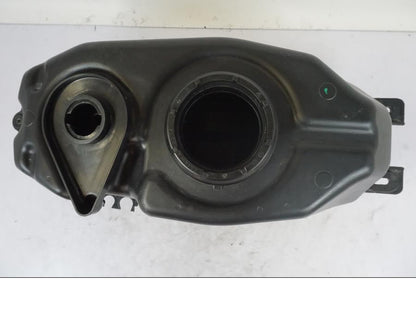 Snett nerifrån på Bensintank från en Yamaha YZF-R 125 -2008 motorcykel.