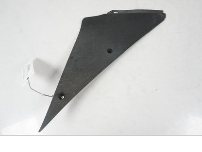 Framsidan på Sidkåpa innerplast från en Kawasaki ZX-6R -2005 motorcykel.