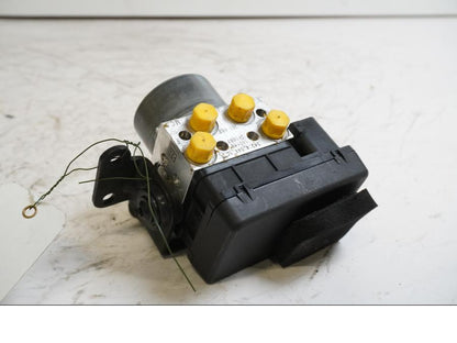 Baksidan på ABS Modulator från en Ducati Monster 1200 -2016 motorcykel.