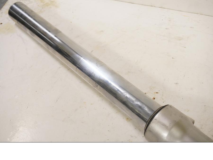 Höger sida på Gaffelben från en Suzuki RF 900 R -1998 motorcykel.