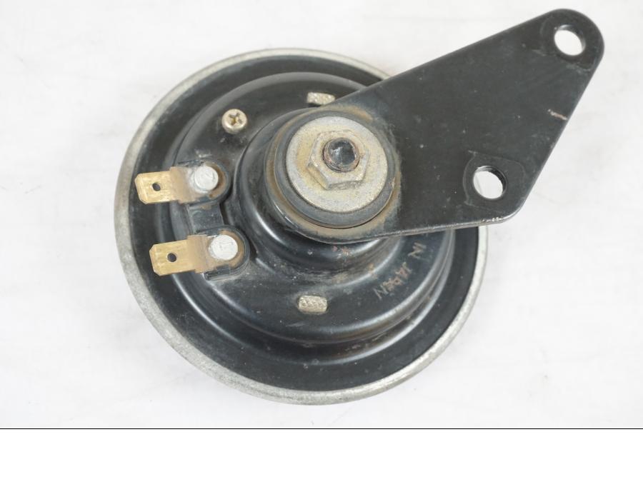 Baksidan på Signalhorn / Tuta från en Kawasaki KL 650A -1987 motorcykel.