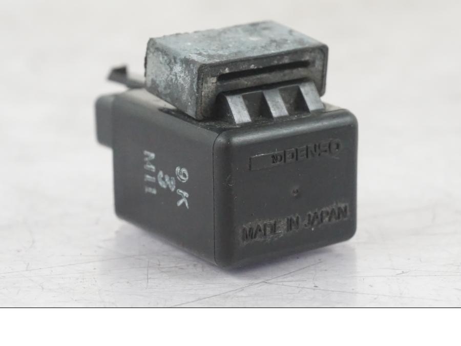 Höger sida på Blinkersrelä från en Kawasaki ZZ-R 1400 -2009 motorcykel.