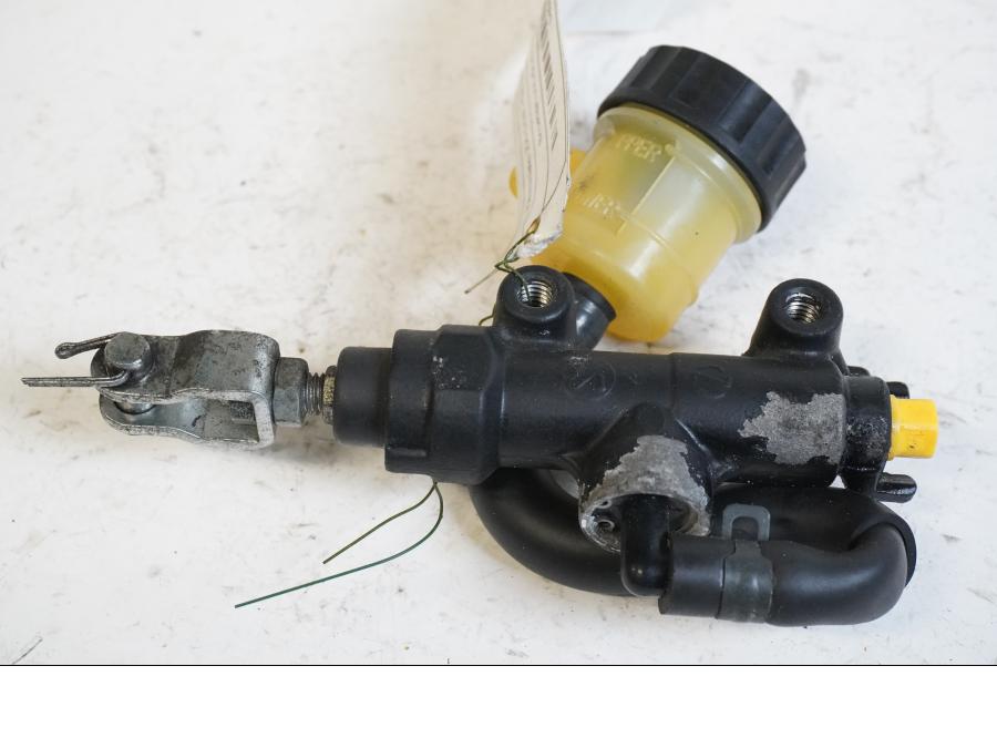 Framsidan på Bromshuvudcylinder från en Kawasaki ZX-10R -2008 motorcykel.