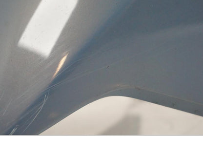 Snett nerifrån på Framskärm från en BMW F 650 CS -2002 motorcykel.