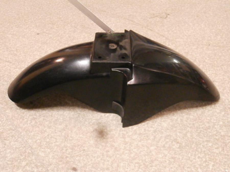 Baksidan på Framskärm från en Suzuki GS 500 -2004 motorcykel.