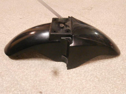 Baksidan på Framskärm från en Suzuki GS 500 -2004 motorcykel.