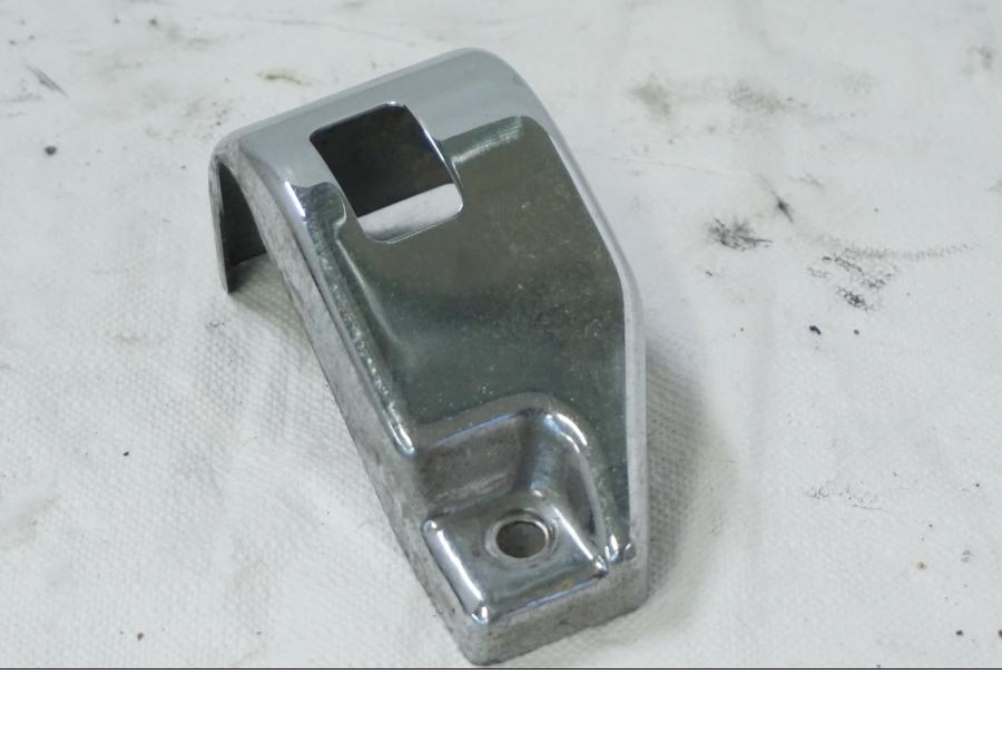 Vänster sida på Bromsvätskebehållarkåpa från en Kawasaki VN 1500 -1996 motorcykel.