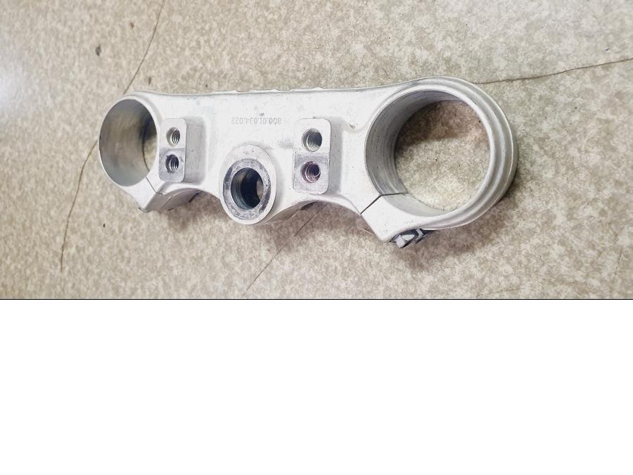 Snett uppifrån på Gaffelkrona från en Husaberg FE 450 -2006 motorcykel.