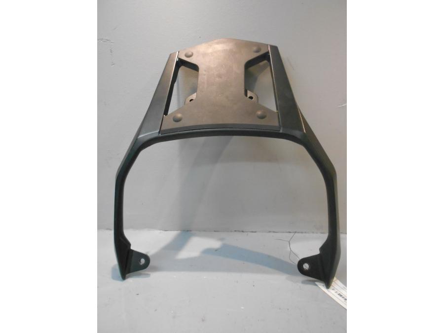 Framsidan på Pakethållare från en Suzuki DL 650 -2011 motorcykel.