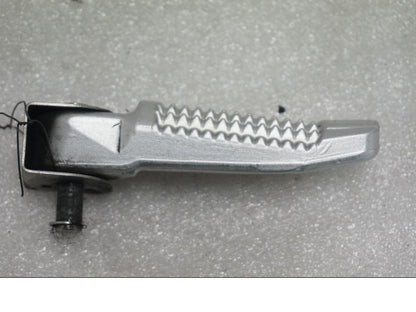 Framsidan på Fotpinne från en BMW K 1300 R -2011 motorcykel.