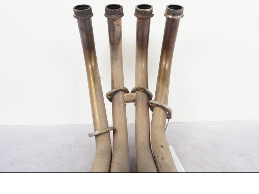 Snett nerifrån på Avgassystem från en Yamaha XJ 6 -2012 motorcykel.