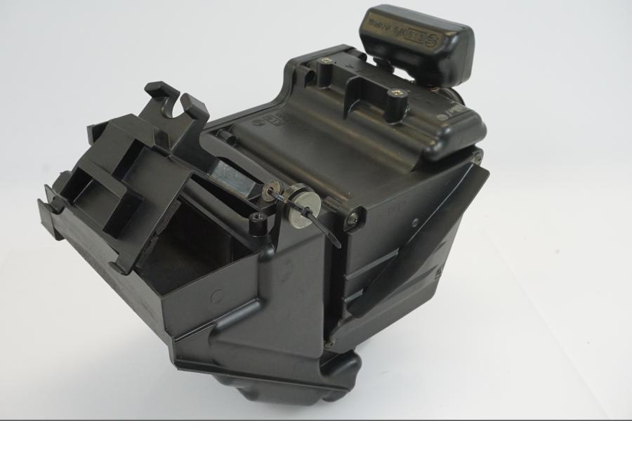 Vänster sida på Luftburk från en Yamaha XT 660 R -2004 motorcykel.