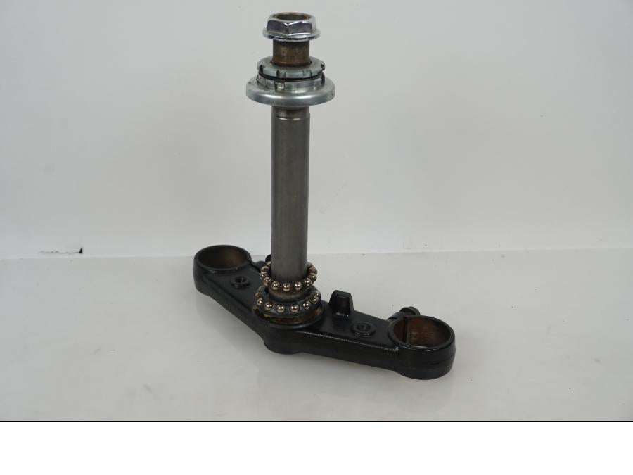 Baksidan på Gaffelkrona från en Honda CBR 600 -1998 motorcykel.