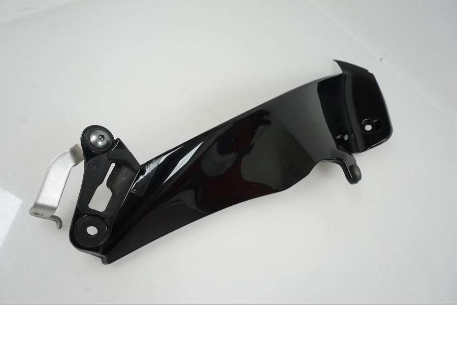 Snett uppifrån på Innerpanel från en Yamaha YZF 1000 R1 -2011 motorcykel.