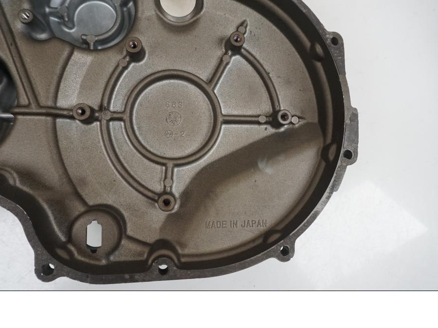 Snett nerifrån på Kopplingskåpa från en Kawasaki ZRX 1200 S -2004 motorcykel.