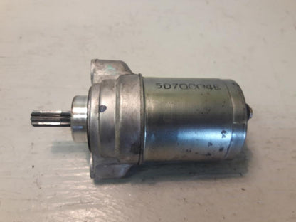 Framsidan på Startmotor från en Yamaha WR 125 -2010 motorcykel.