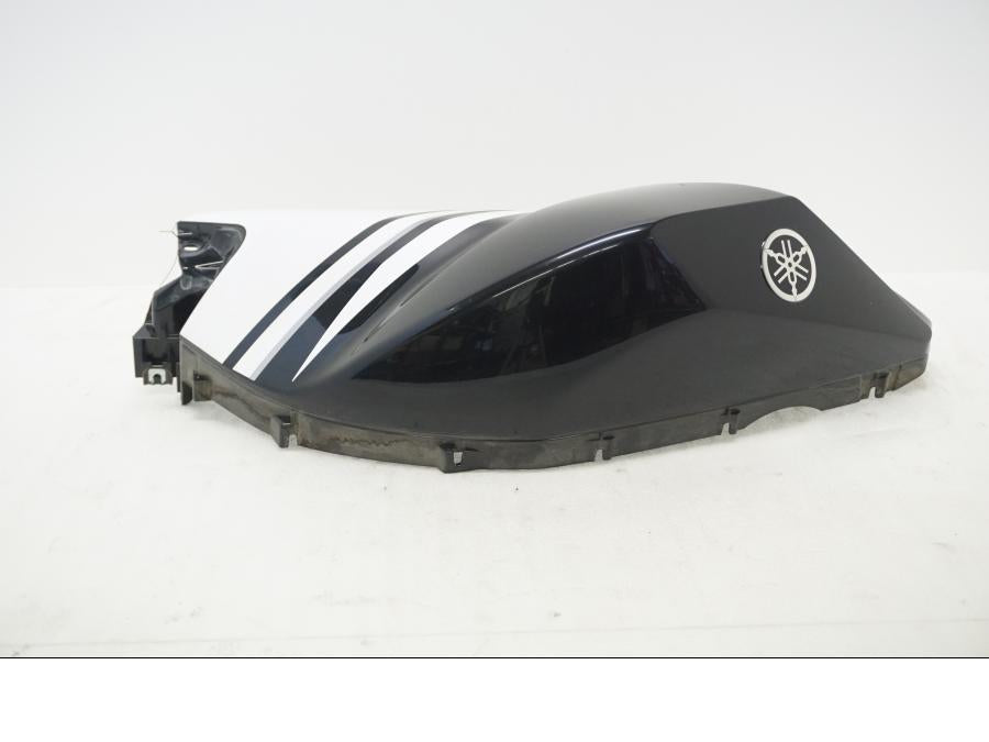 Höger sida på Bensintankskåpa från en Yamaha YZF-R 125 -2008 motorcykel.