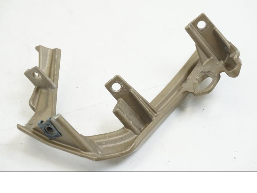 Höger sida på Strålkastarfäste från en Ducati Streetfighter S -2011 motorcykel.