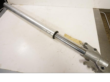 Framsidan på Gaffelben från en Aprilia Pegaso 650 -1997 motorcykel.